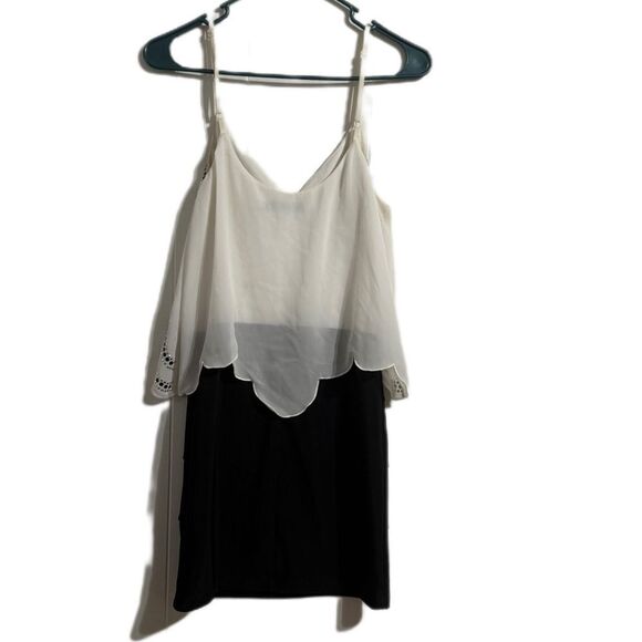 Elegant Two-Tone Camisole Top - Picture 2 of 5